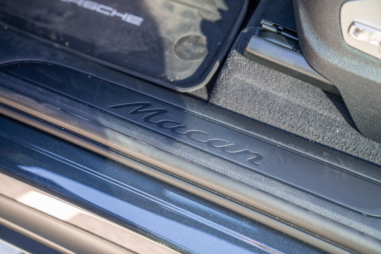 Certified 2026 Porsche Macan AWD/4WD image 12