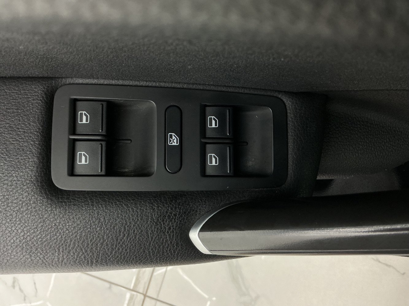Used 2018 Volkswagen Passat 2.0T S w/ Driver Assistance Package FWD image 38