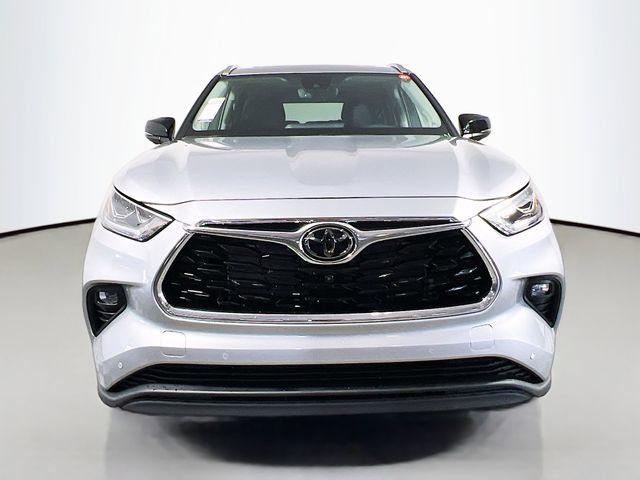 New 2025 Toyota Highlander Limited image 8