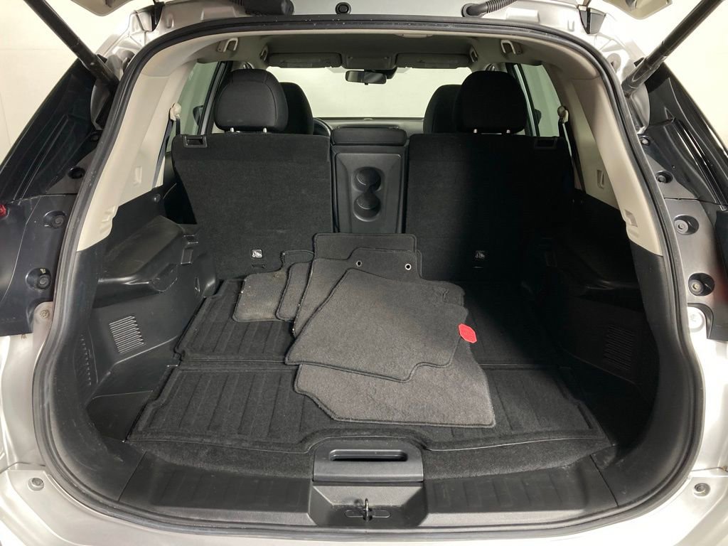 Used 2019 Nissan Rogue SV image 20