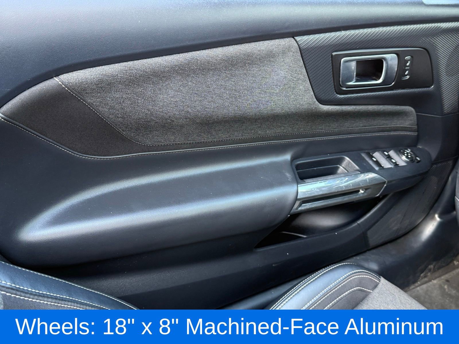 Used 2024 Ford Mustang Convertible image 33