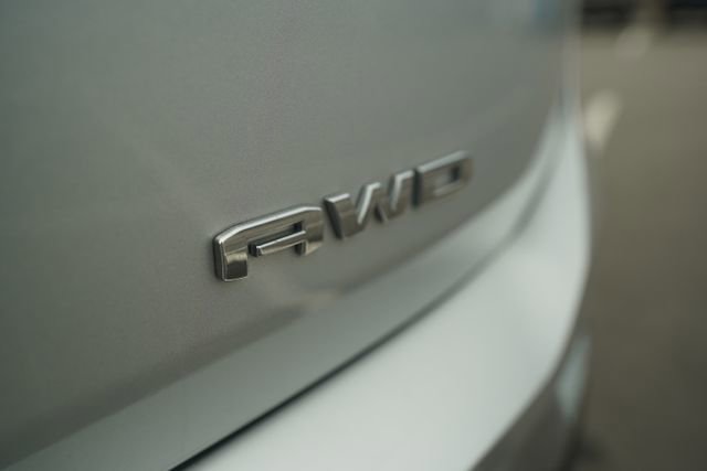 Used 2022 GMC Terrain SLT image 40