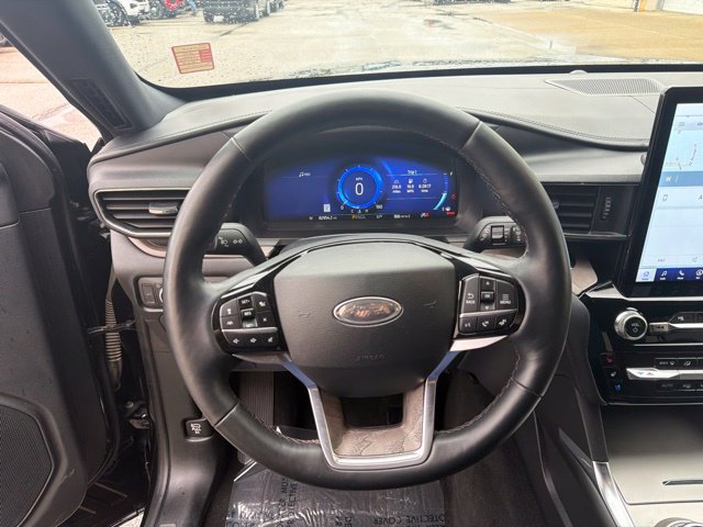 Used 2022 Ford Explorer Platinum w/ Equipment Group 601A AWD/4WD image 25