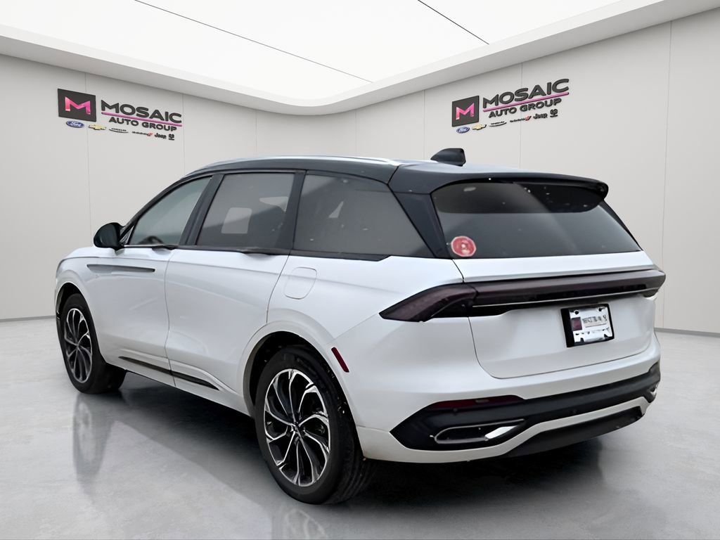 Used 2025 Lincoln Nautilus Reserve image 5