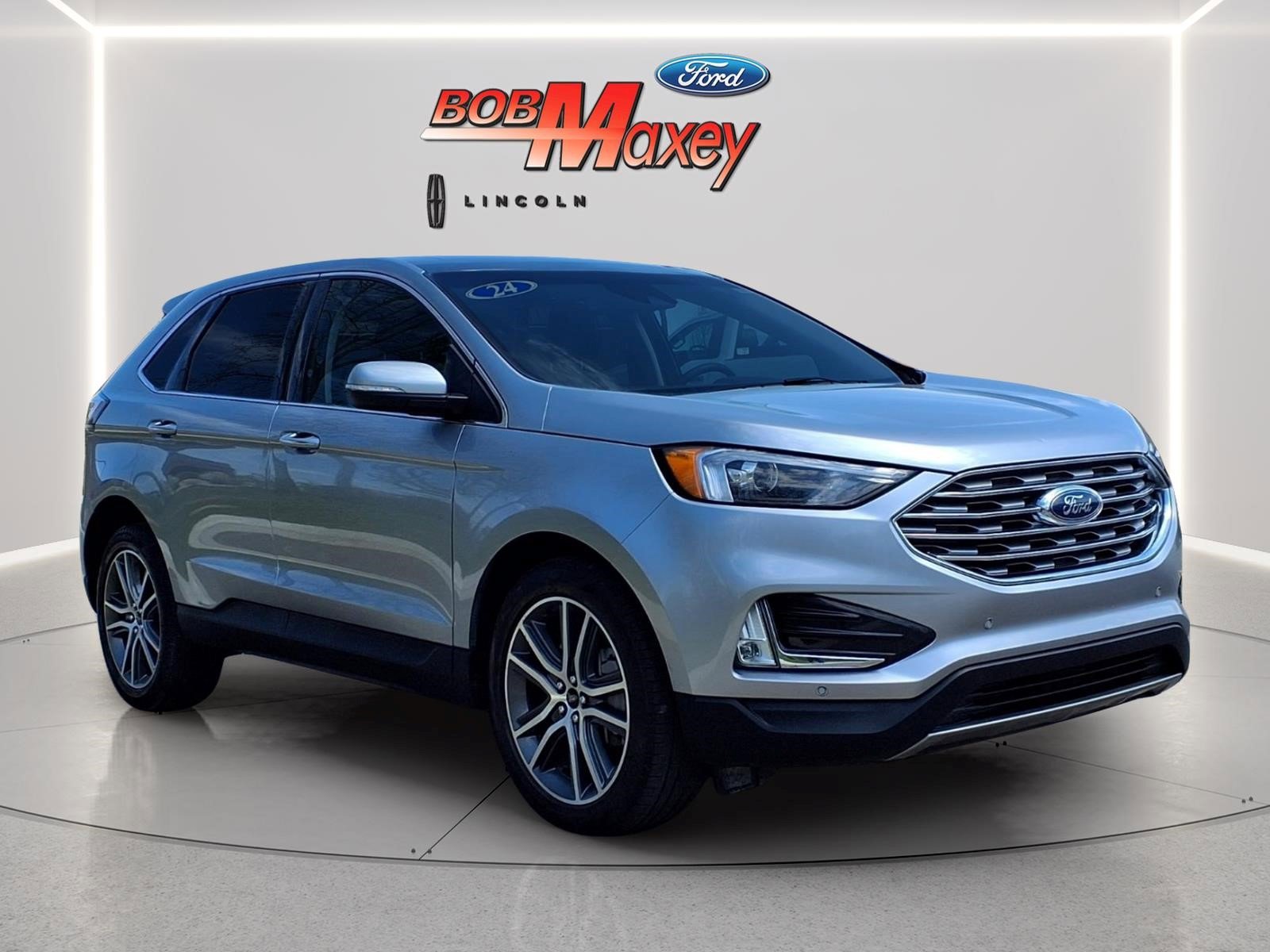Used 2024 Ford Edge Titanium AWD/4WD image 3