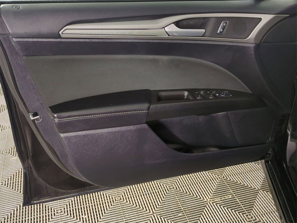 Used 2020 Ford Fusion SE image 23