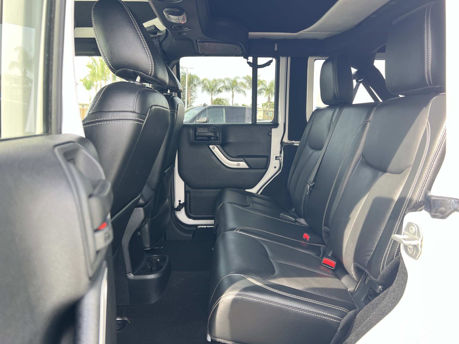 Used 2016 Jeep Wrangler Unlimited Rubicon w/ Connectivity Group image 22