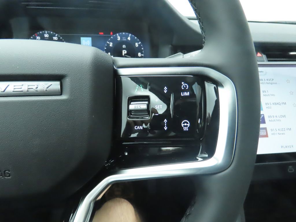 Used 2025 Land Rover Discovery Sport S image 12