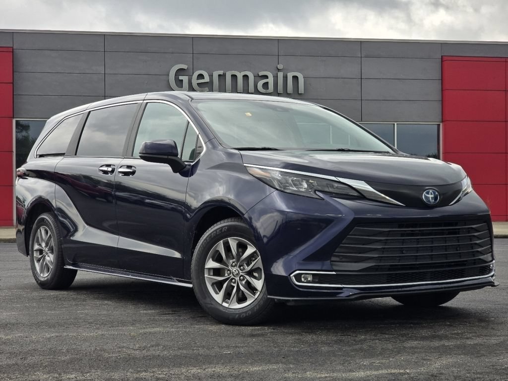Certified 2024 Toyota Sienna XLE FWD image 2