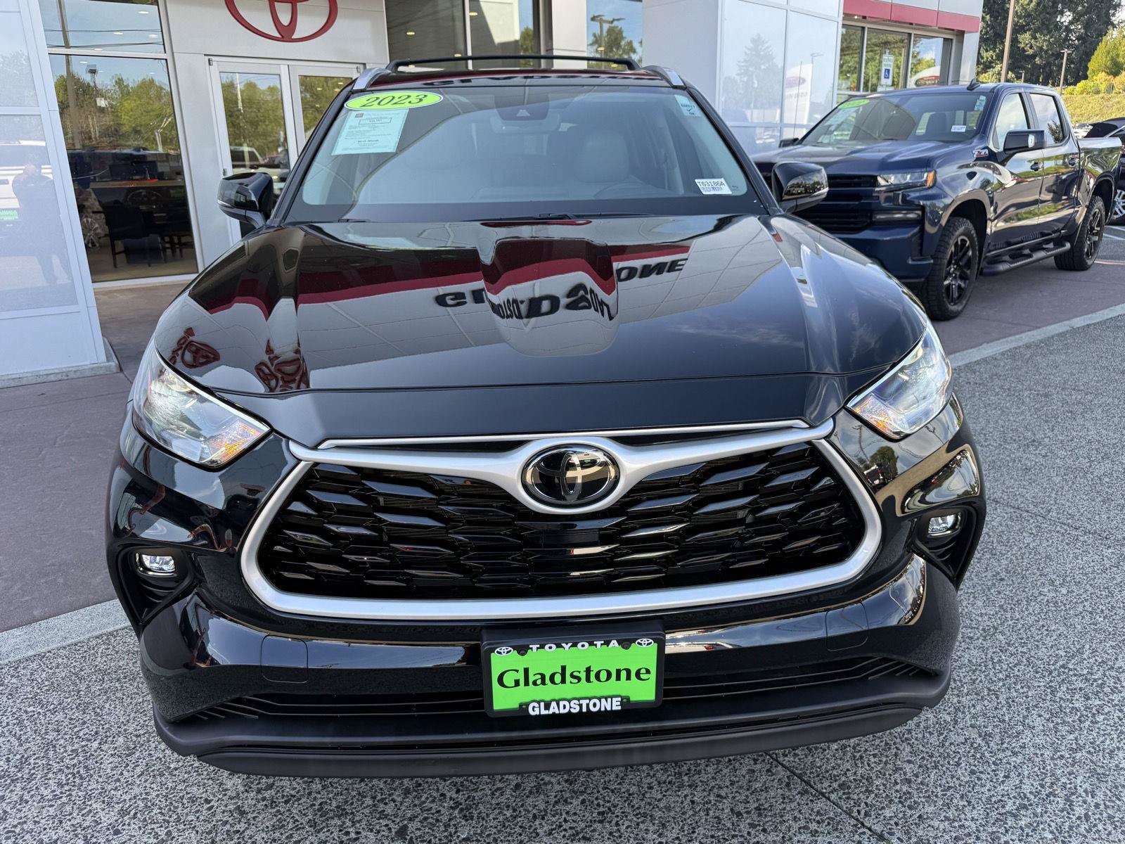 Used 2023 Toyota Highlander XLE AWD/4WD image 9