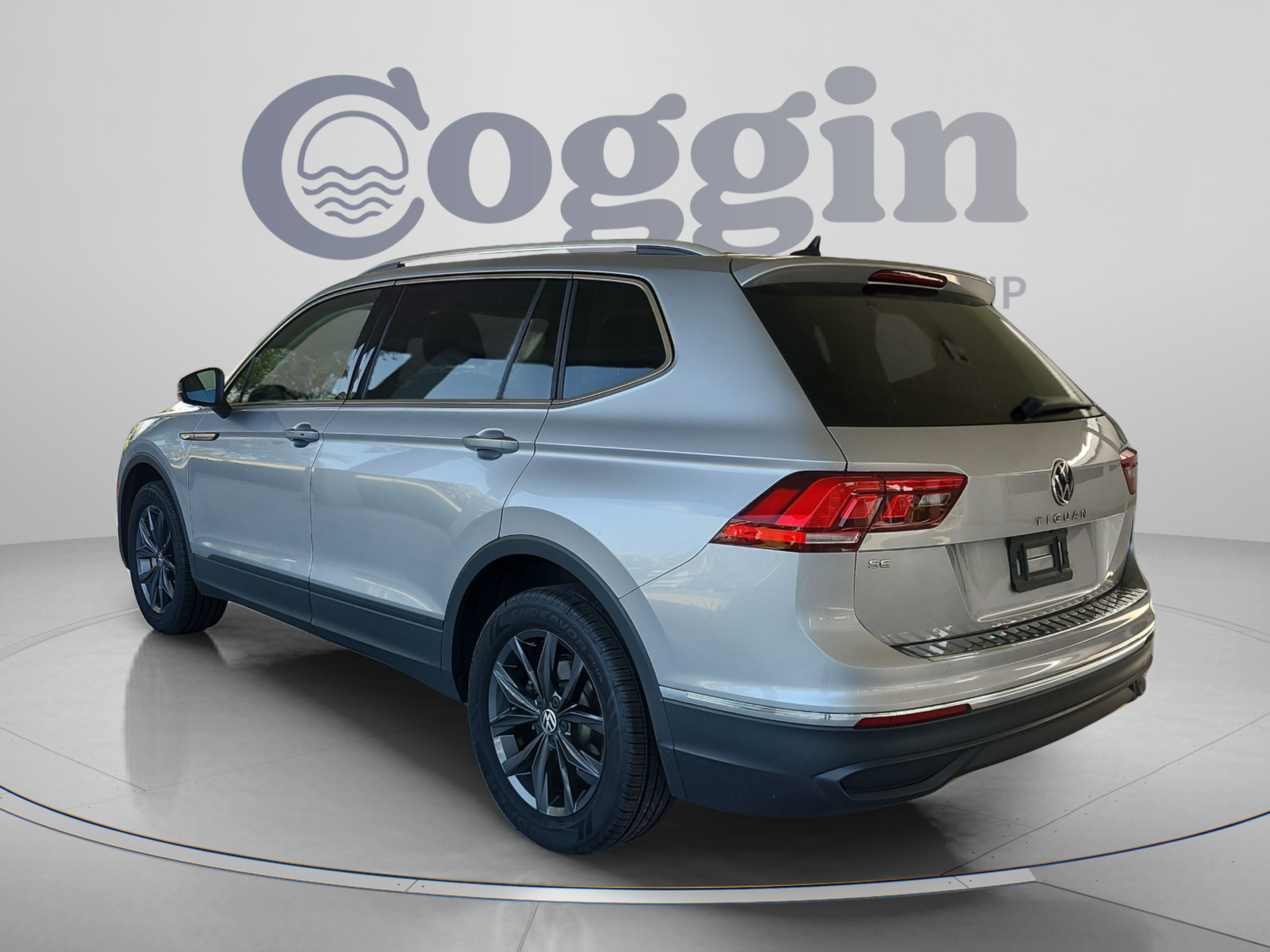 Used 2023 Volkswagen Tiguan SE FWD image 3