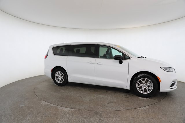 Used 2024 Chrysler Pacifica Touring-L image 24