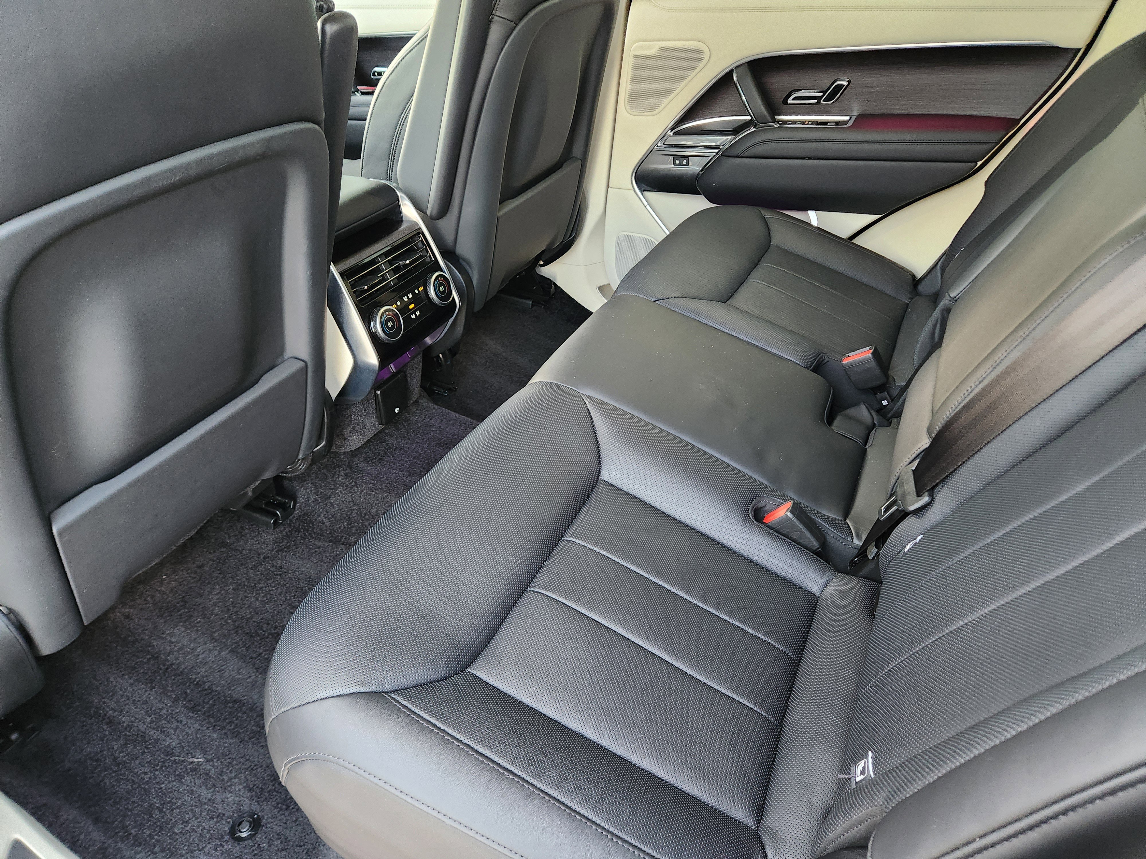 Used 2022 Land Rover Range Rover SE image 33