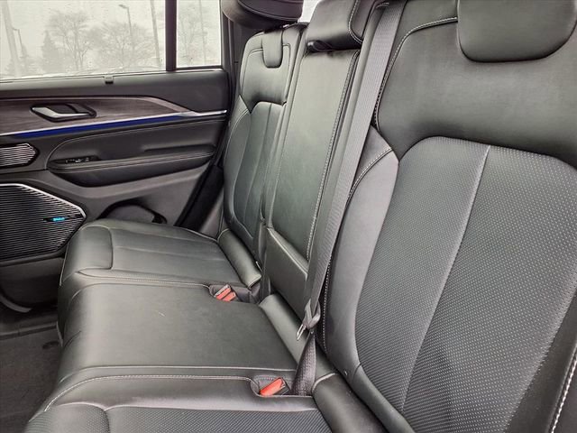 Used 2022 Jeep Grand Cherokee Overland w/ Advanced Protech Group III image 7