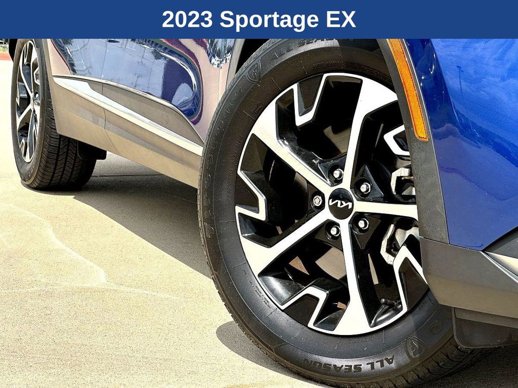 Used 2023 Kia Sportage EX image 2