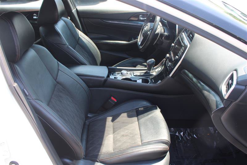 Used 2023 Nissan Maxima SR w/ Sport Mat Group FWD image 15