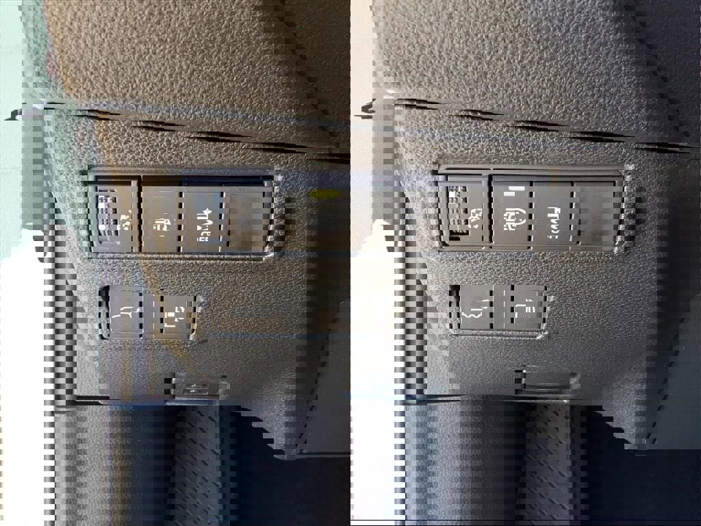 Certified 2026 Toyota Corolla Cross XSE w/ Convenience Package image 17