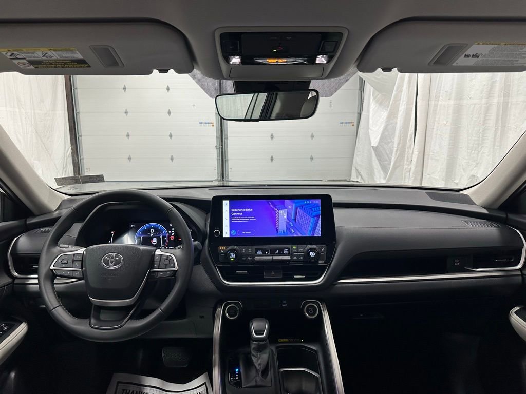 Used 2025 Toyota Grand Highlander AWD image 43