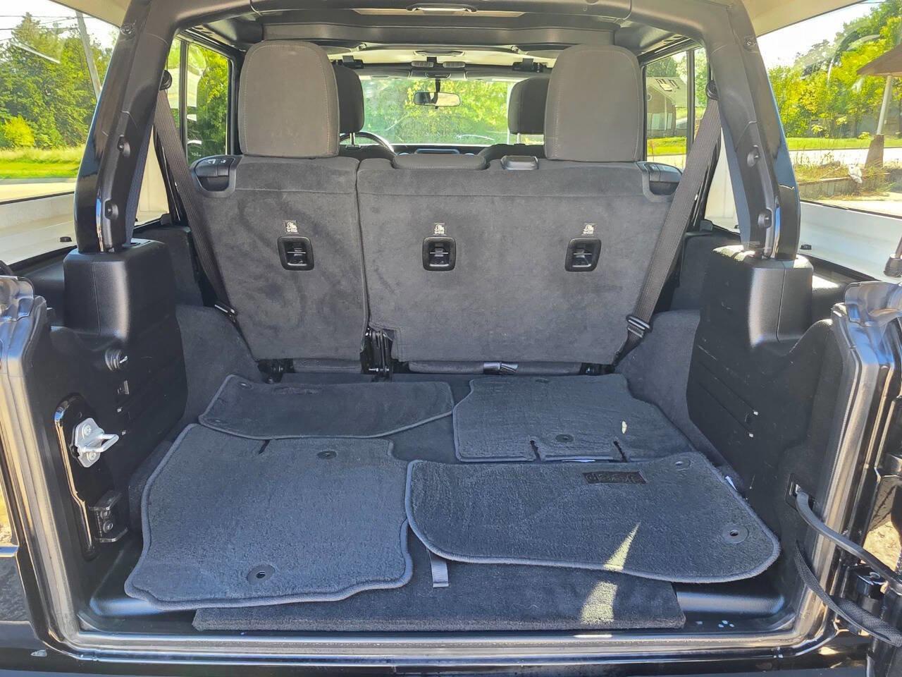 Used 2020 Jeep Wrangler Unlimited Sahara image 22