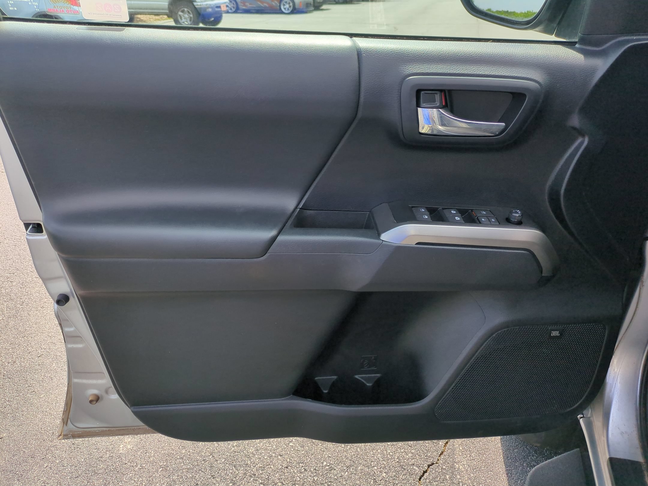 Used 2019 Toyota Tacoma Limited AWD/4WD image 14