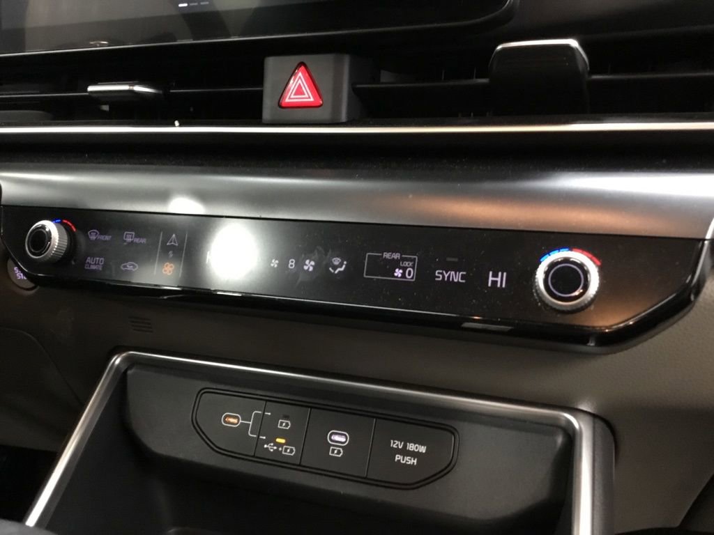 Used 2025 Kia Carnival image 27