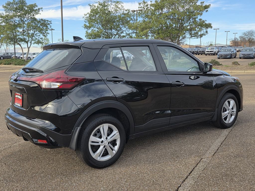 Certified 2025 Nissan Kicks Play S image 2