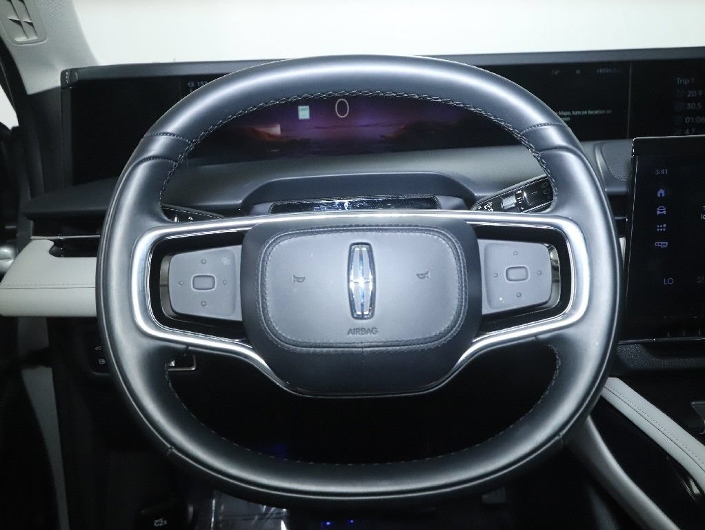 Used 2025 Lincoln Nautilus Premier AWD/4WD image 22
