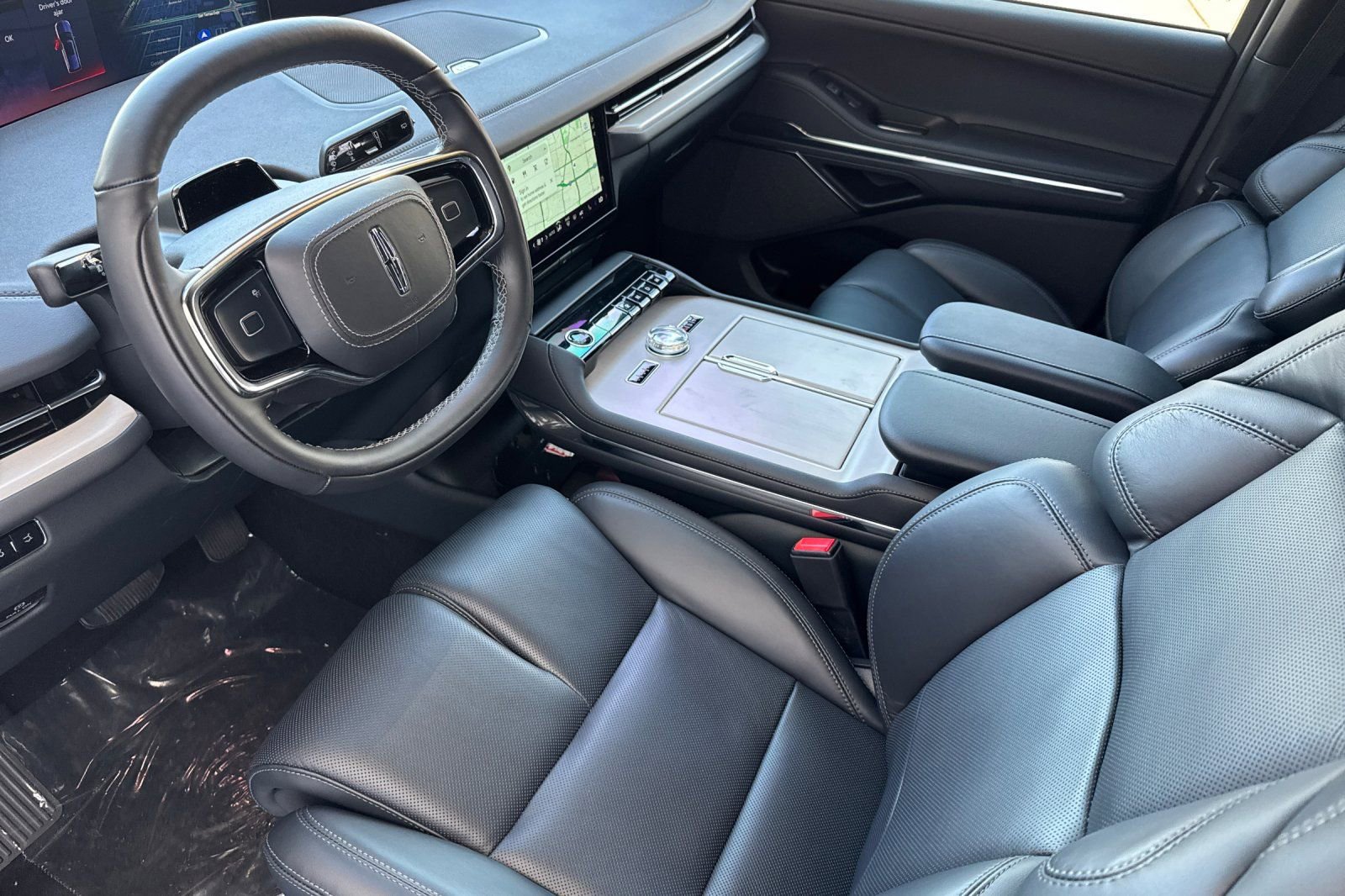 New 2025 Lincoln Navigator Reserve w/ Jet Appearance Package image 8