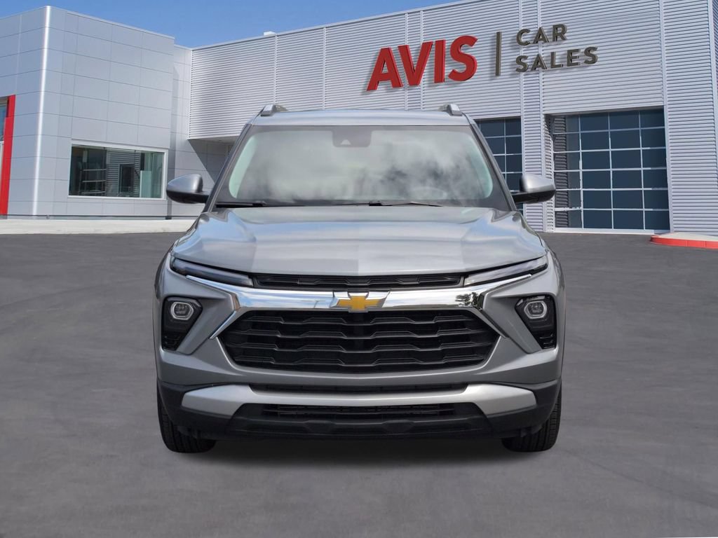 Used 2025 Chevrolet TrailBlazer LT AWD/4WD image 2