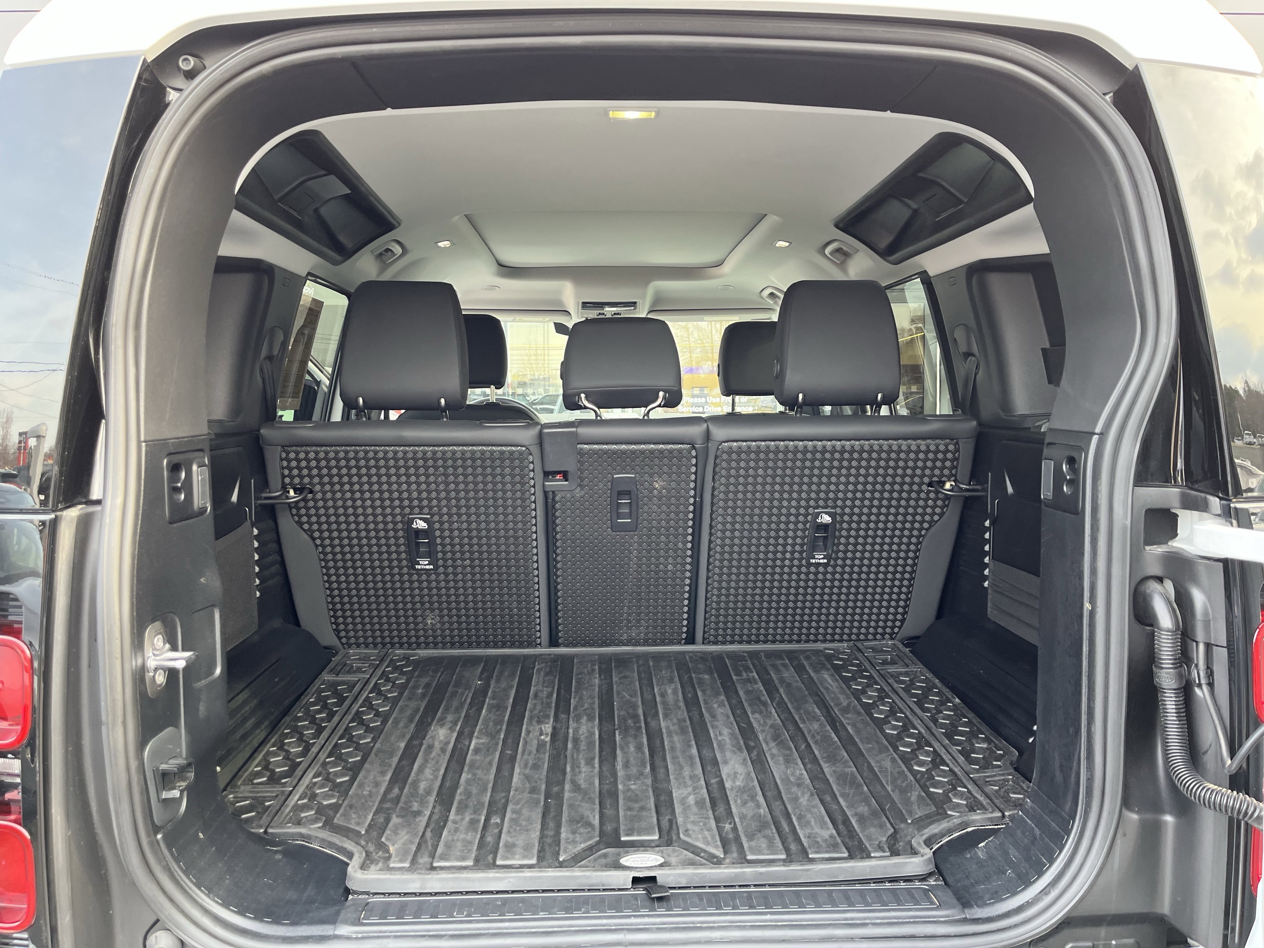 Certified 2025 Land Rover Defender 110 S image 34