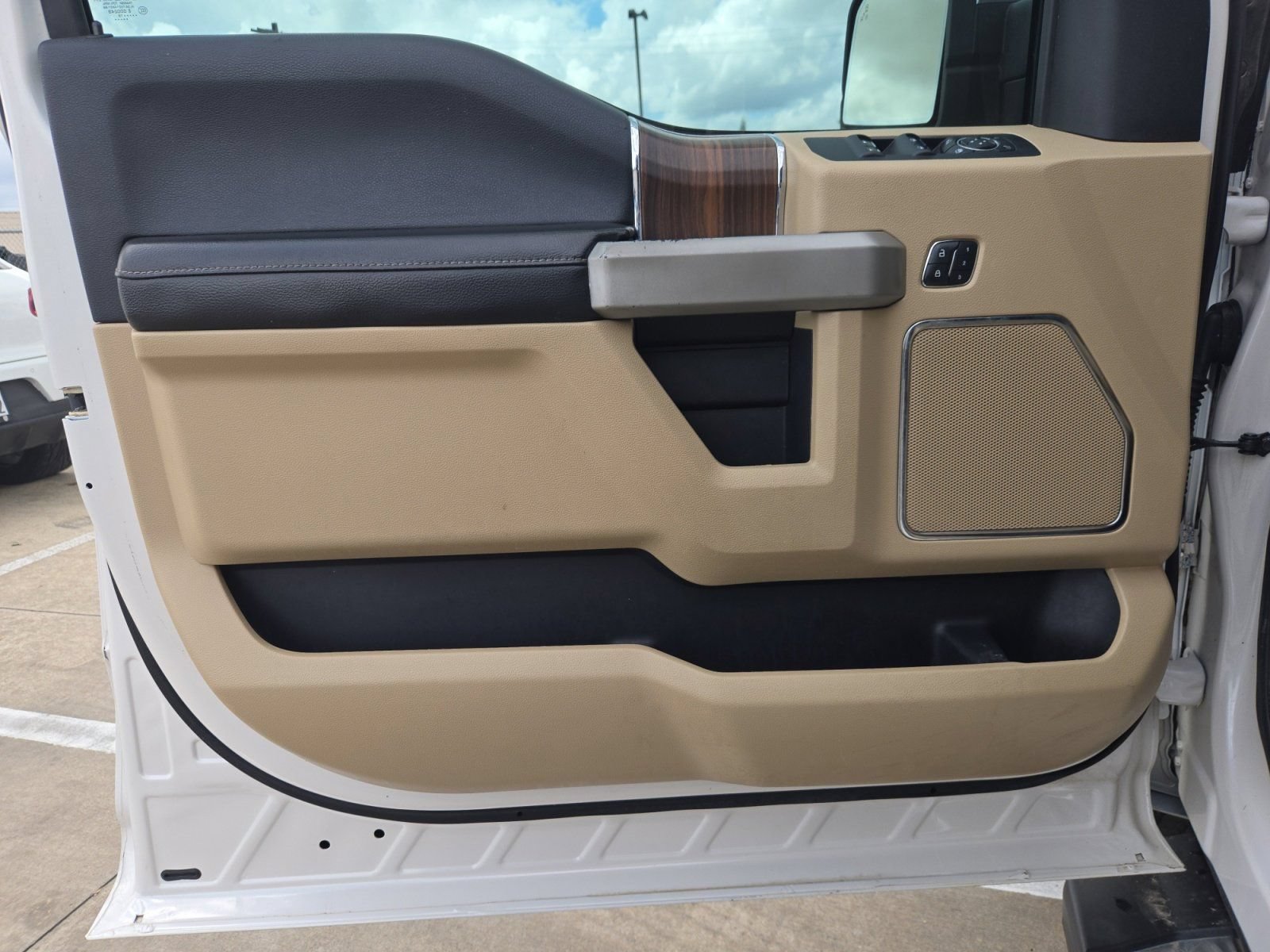 Used 2017 Ford F150 Lariat RWD image 19