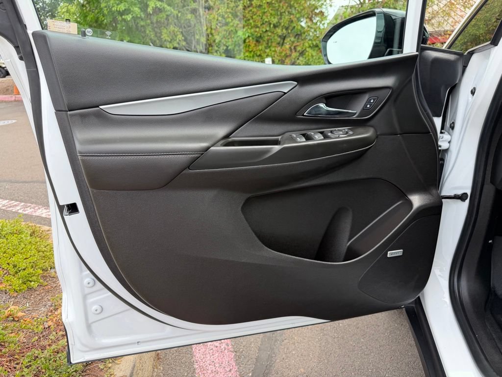 Used 2023 Chevrolet Bolt LT w/ Infotainment Package FWD image 11