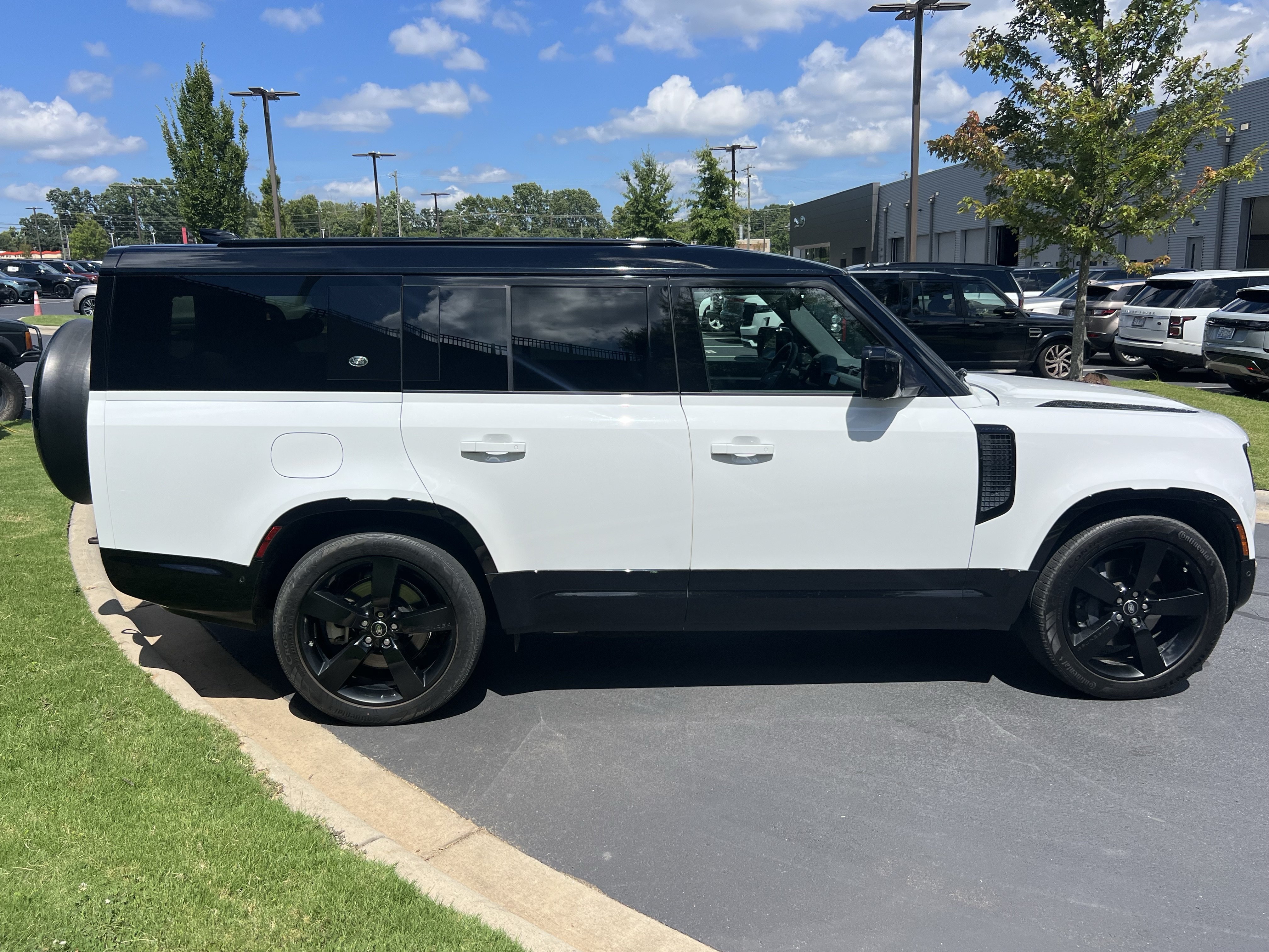 Certified 2024 Land Rover Defender 130 X-Dynamic SE AWD/4WD image 8