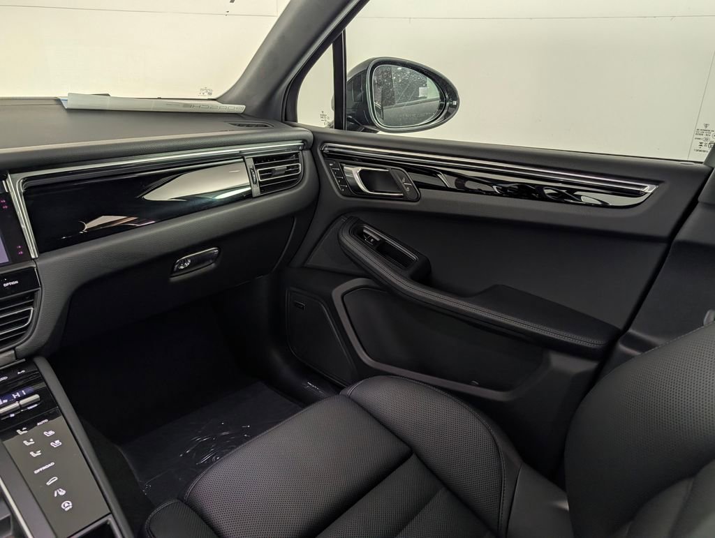 New 2026 Porsche Macan image 25