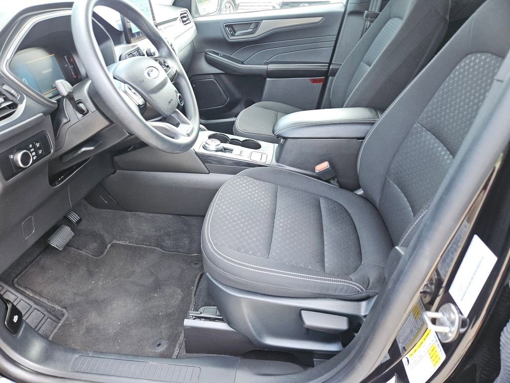 Used 2025 Ford Escape Active AWD/4WD image 11