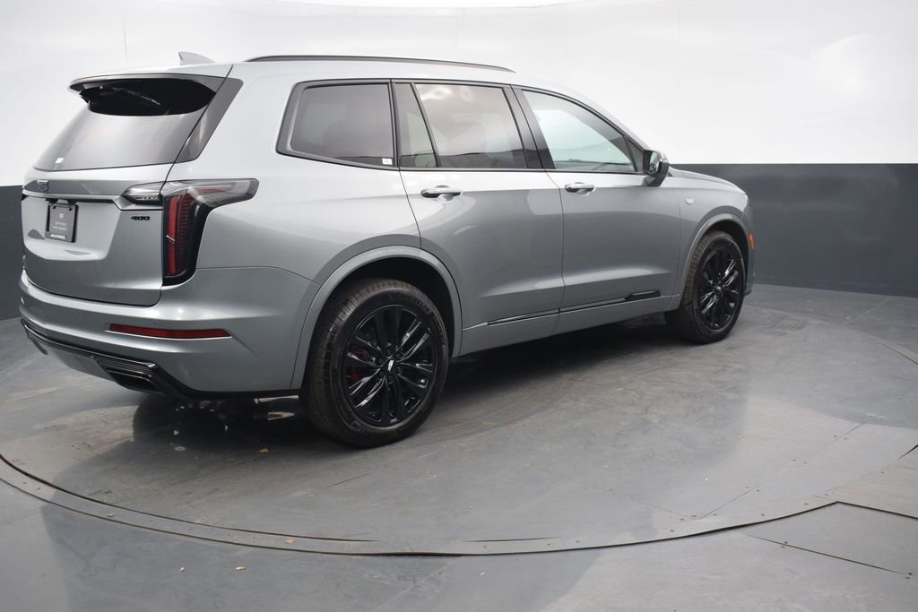 Used 2024 Cadillac XT6 Sport w/ LPO, ONYX Package image 6