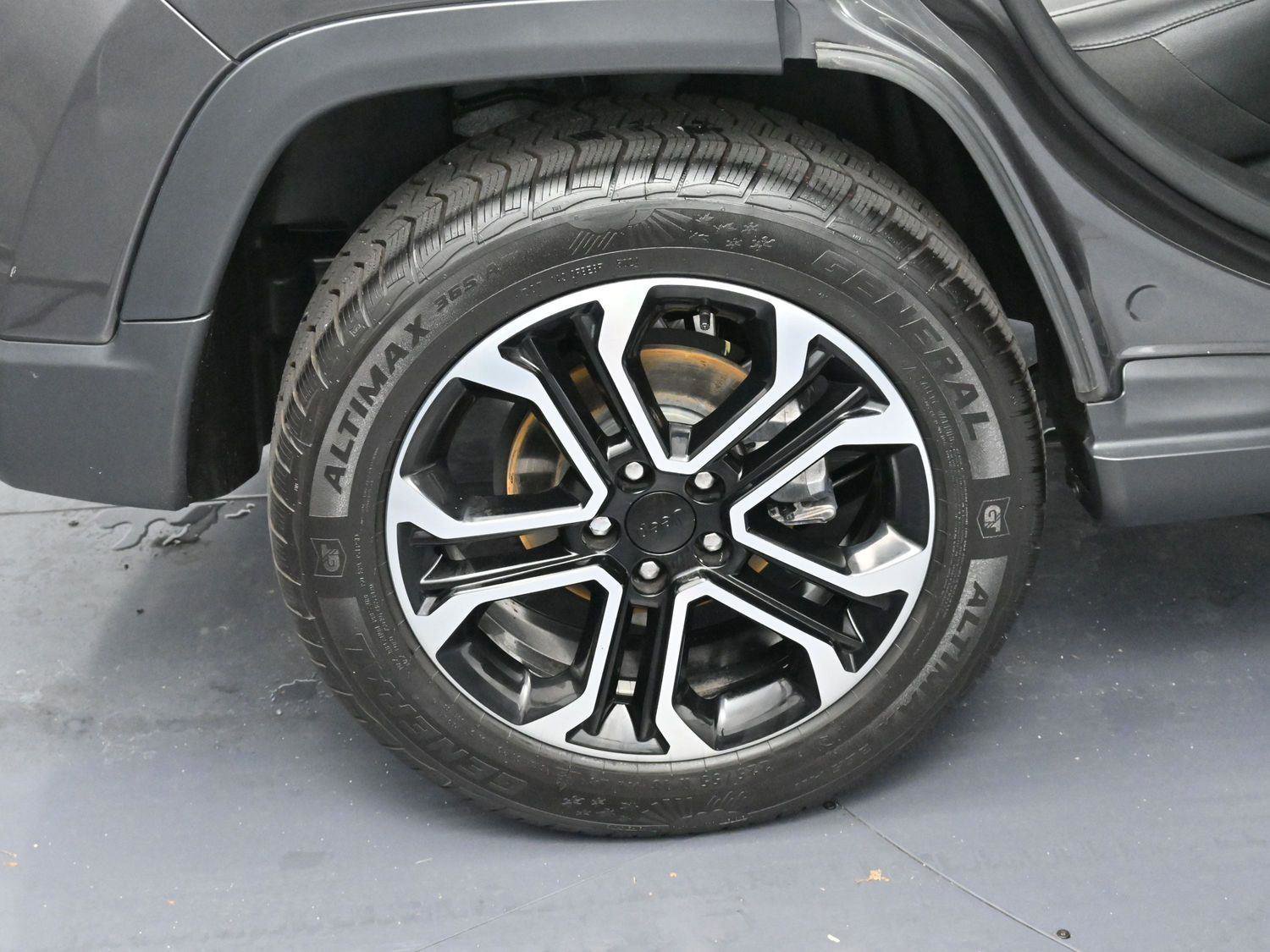 Used 2022 Jeep Compass Limited image 31