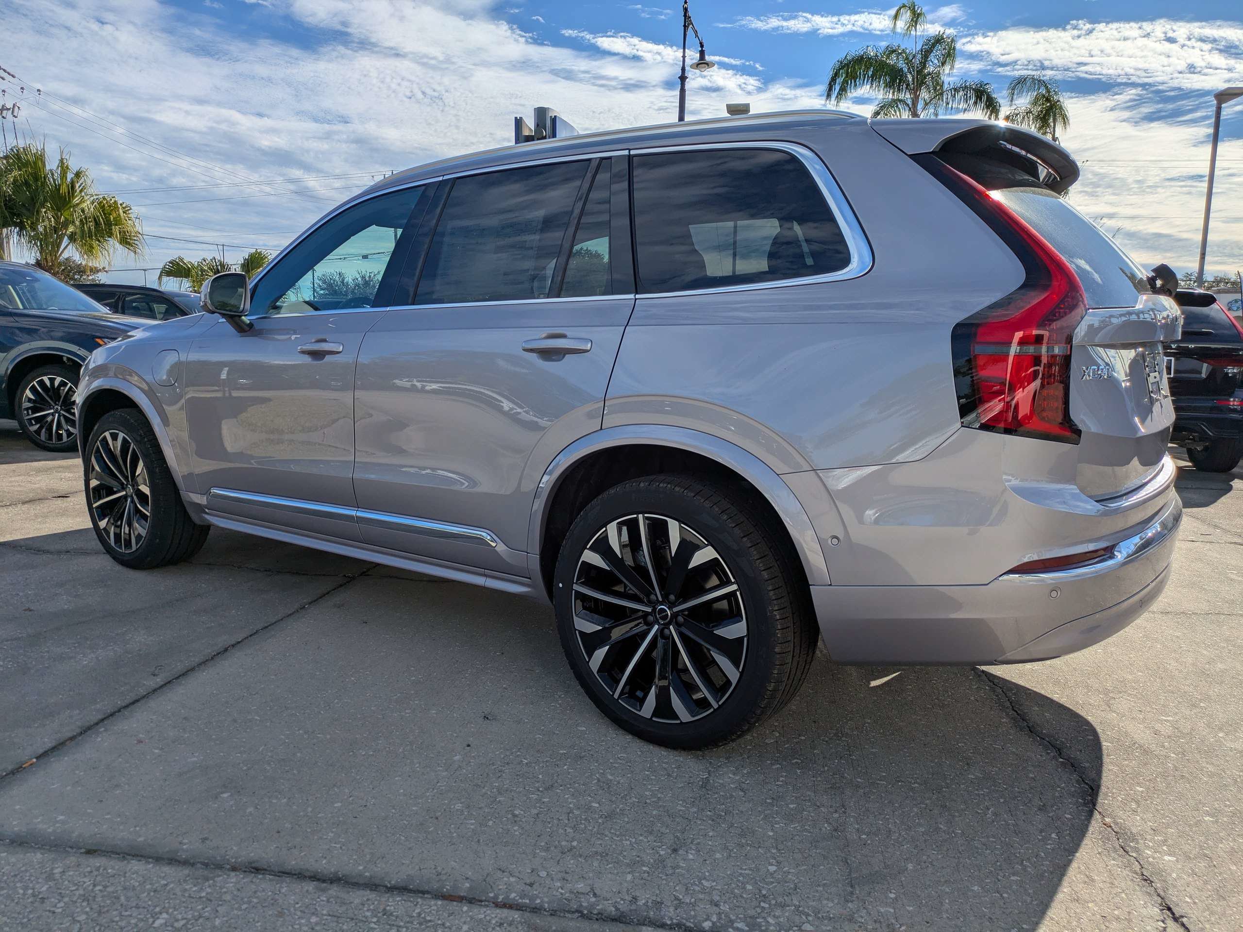 New 2026 Volvo XC90 T8 Plus w/ Protection Package Premier AWD/4WD image 6