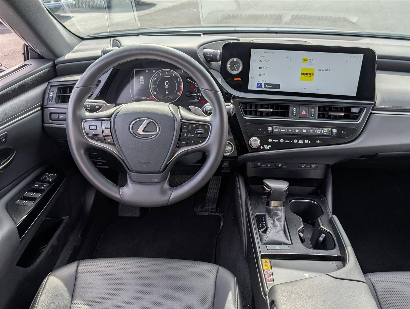 Used 2025 Lexus ES 350 w/ Premium Package image 17