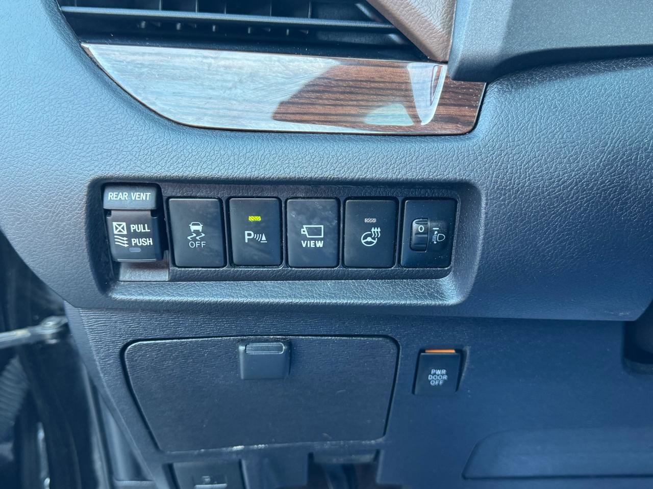 Used 2018 Toyota Sienna Limited Premium image 19