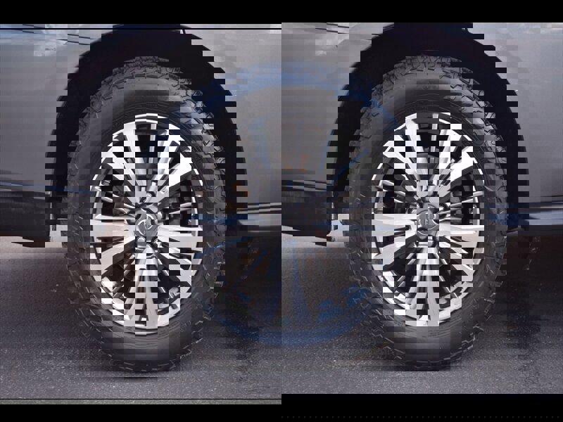 Used 2018 Nissan Pathfinder SV image 39