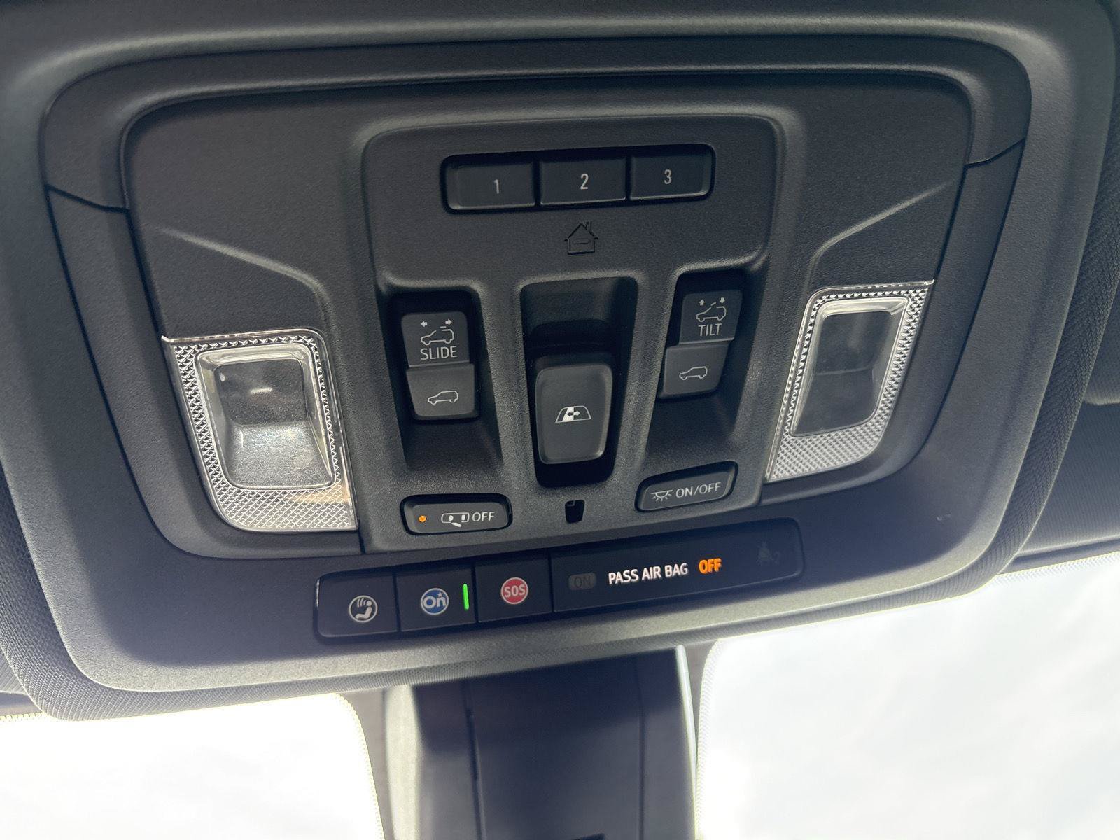 Used 2020 Chevrolet Silverado 1500 High Country w/ Technology Package AWD/4WD image 25