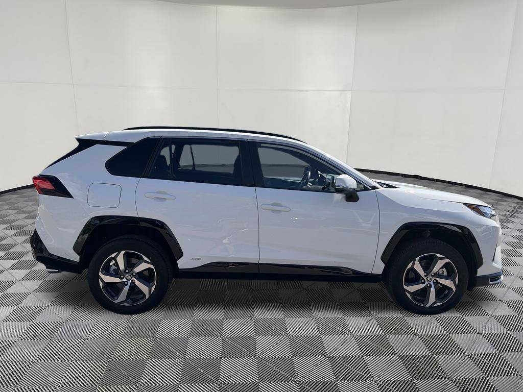 Used 2025 Toyota RAV4 SE AWD/4WD image 9