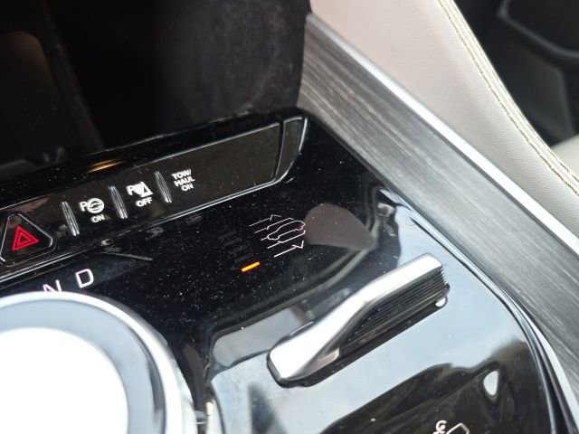 Used 2024 Jeep Wagoneer Series III w/ Premium Group I AWD/4WD image 34