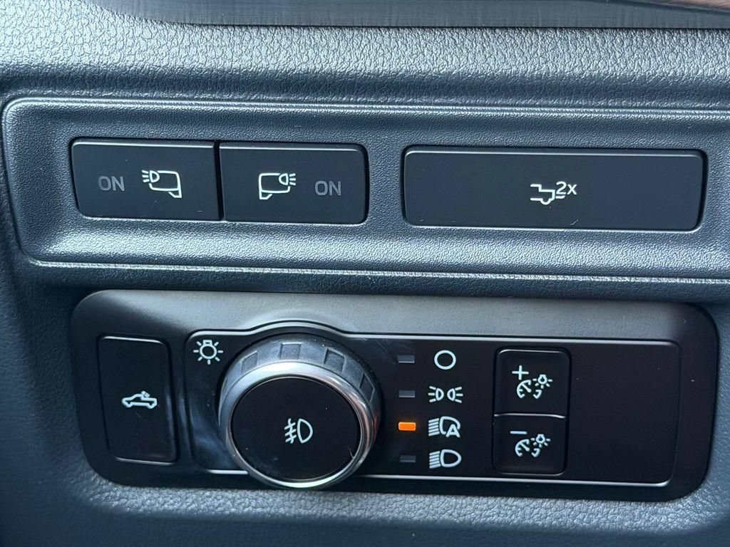 Used 2023 Ford F150 Lariat AWD/4WD image 25