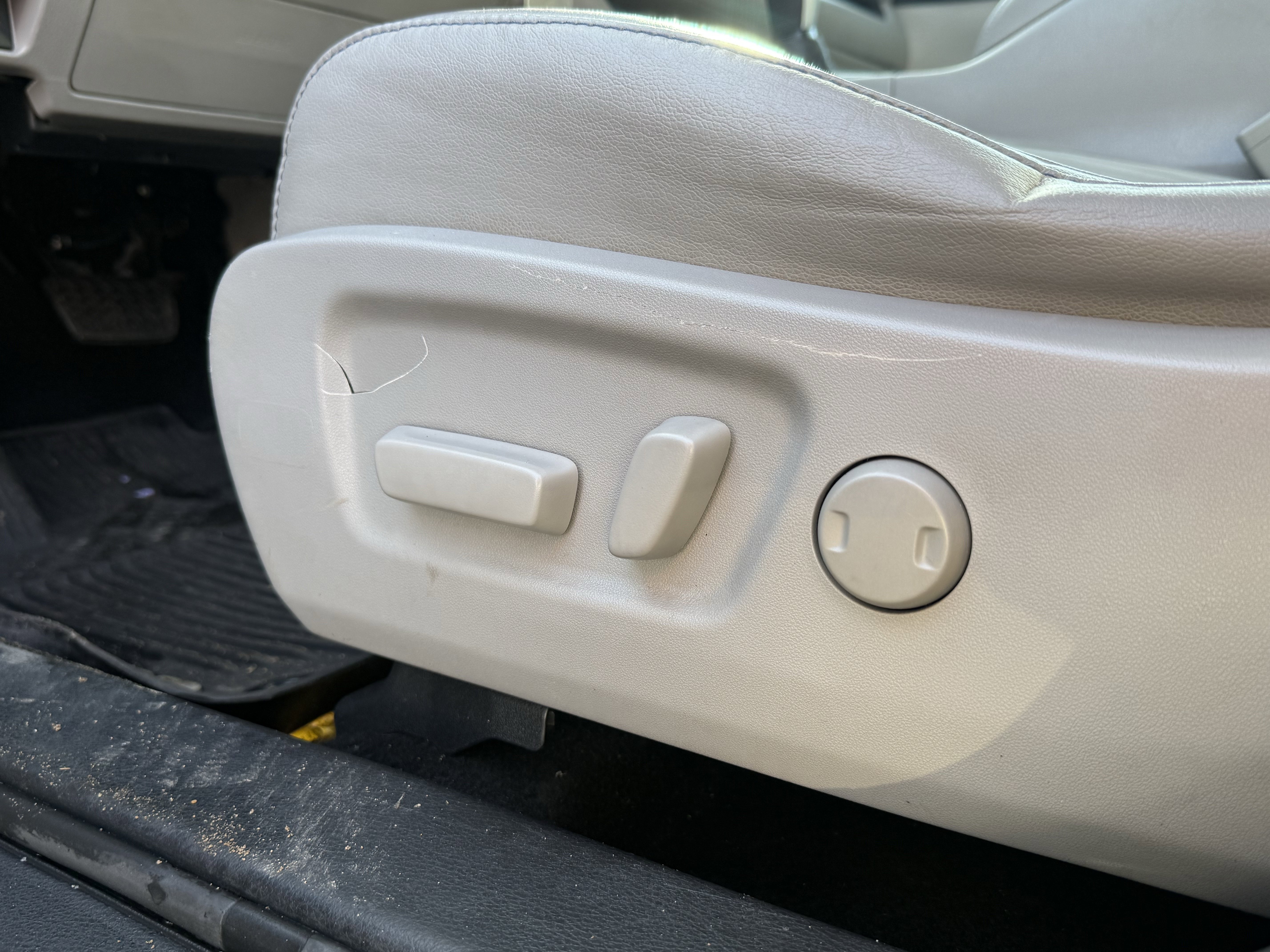 Used 2017 Toyota Highlander Plus image 25