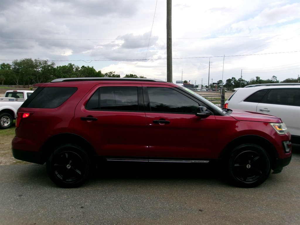 Used 2017 Ford Explorer XLT AWD/4WD image 6