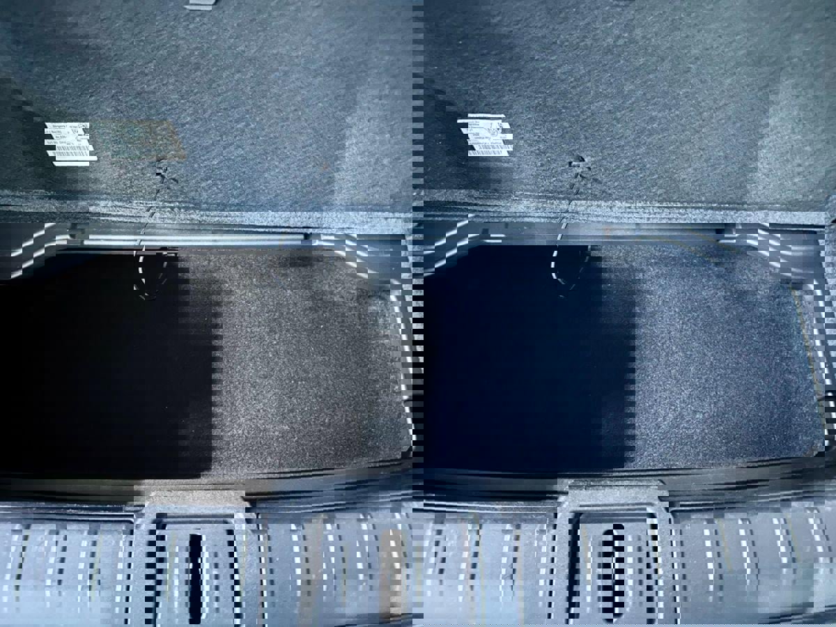 Used 2021 Porsche Taycan image 28