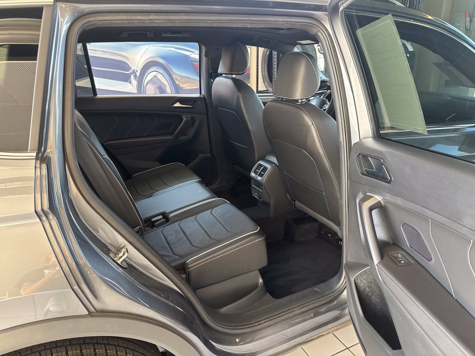 Certified 2024 Volkswagen Tiguan SEL R-Line AWD/4WD image 35