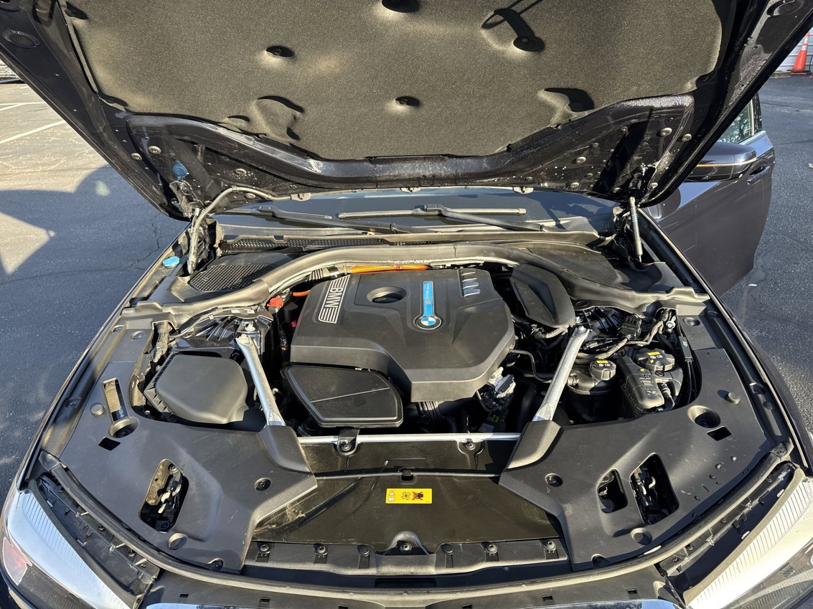 Used 2020 BMW 530e xDrive w/ Premium Package image 37